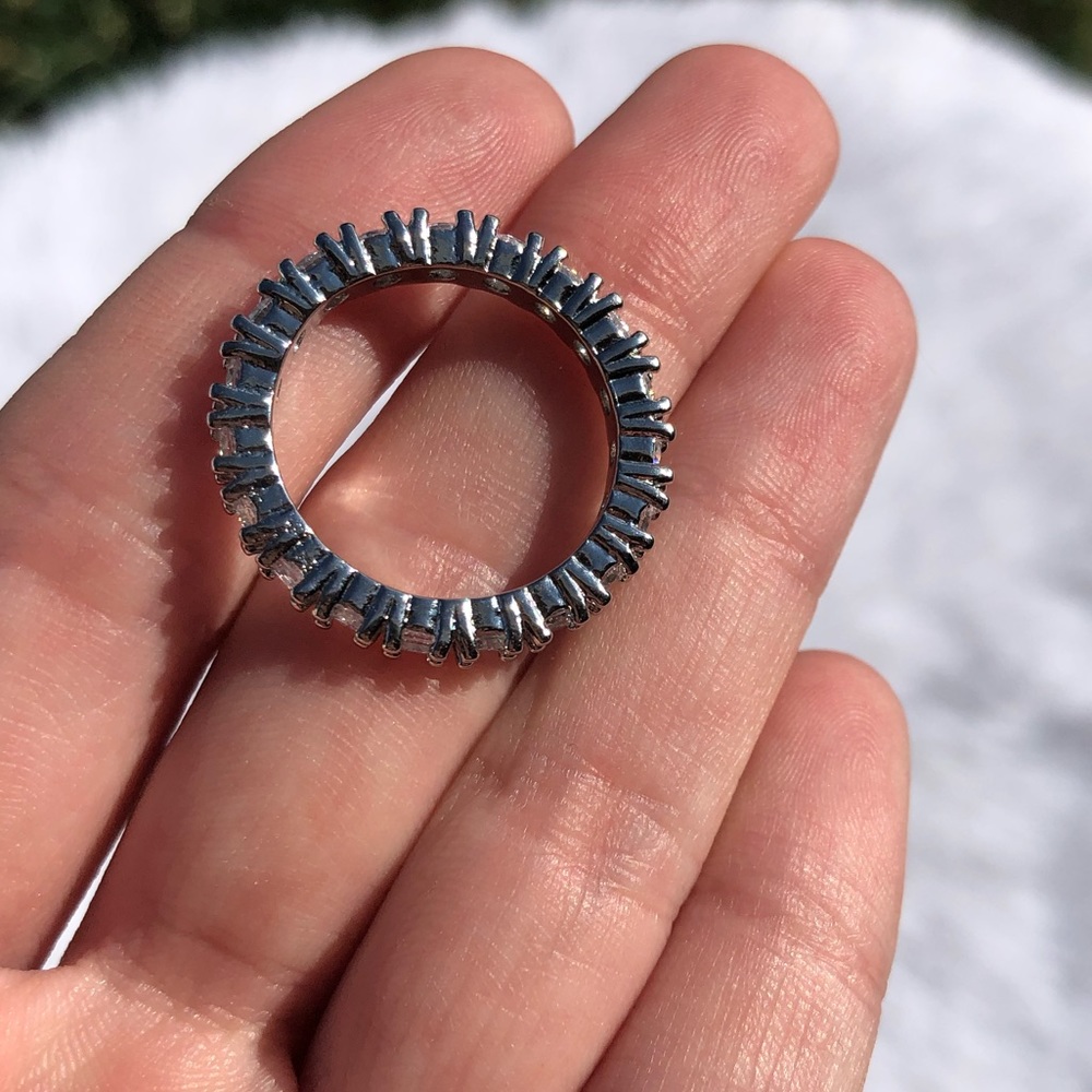 ⭐️ 4/$23 silver band crystal eternity ring - Picture 5 of 6